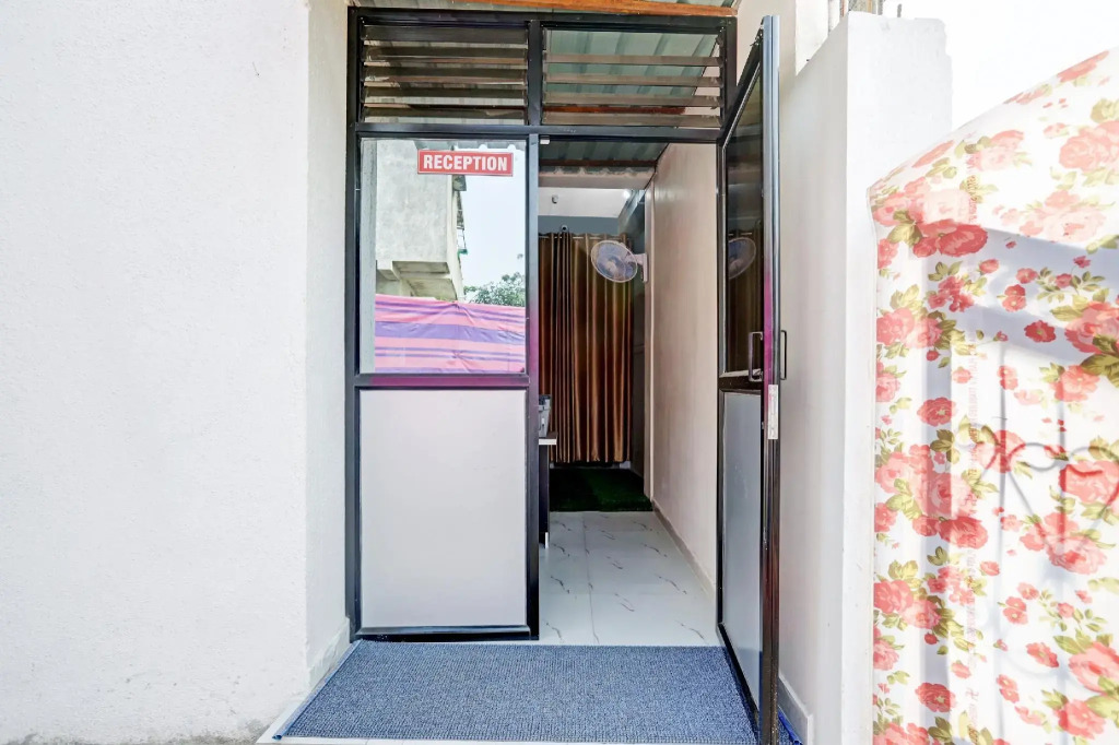 OYO Flagship 83065 Hotel Pritesh Avenue