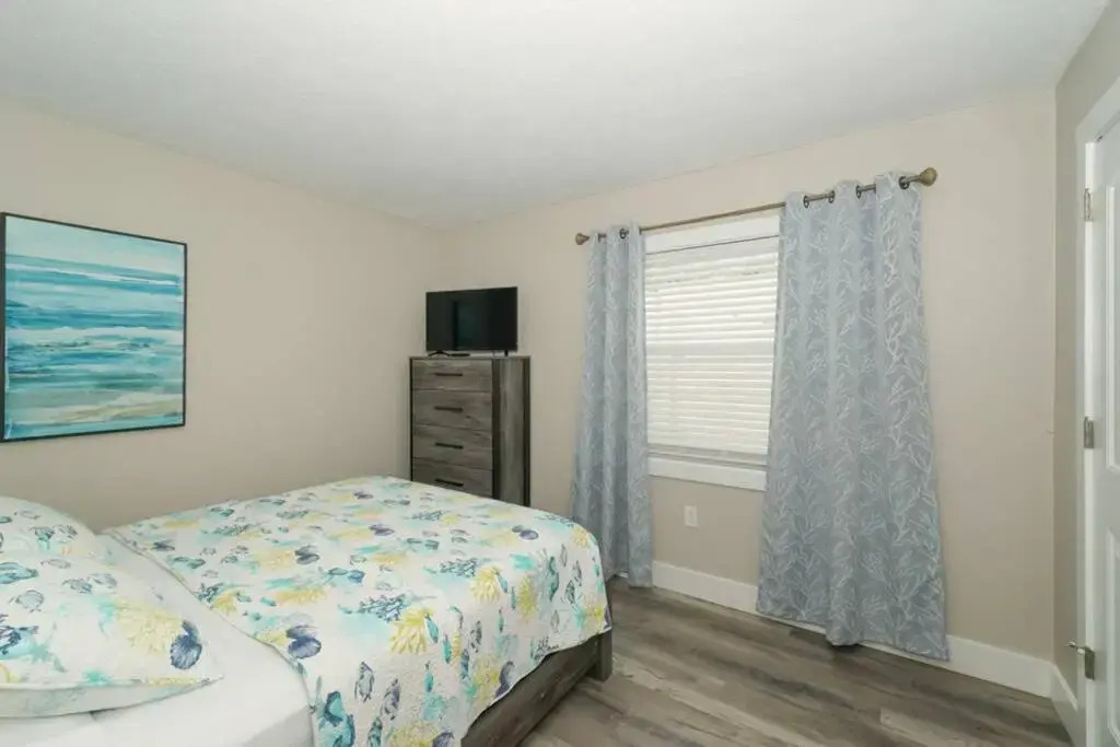 Siesta Key Village-Suite #4: A block to the Beach