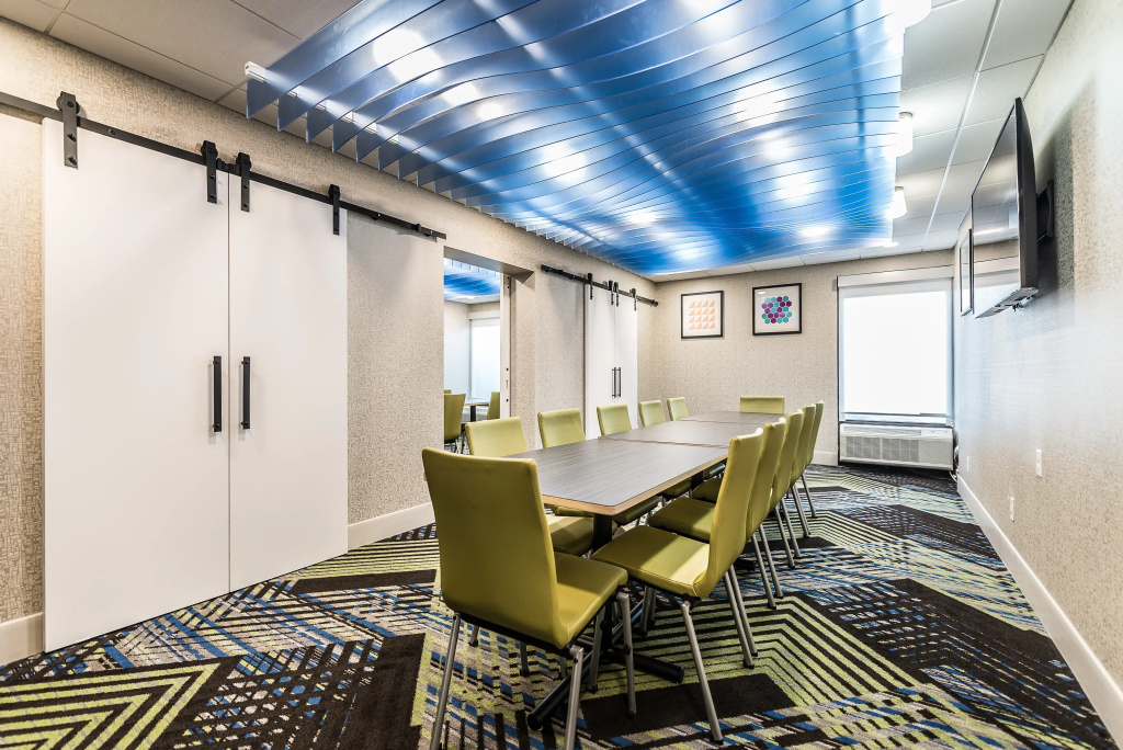 Holiday Inn Express Flint-Campus Area by IHG