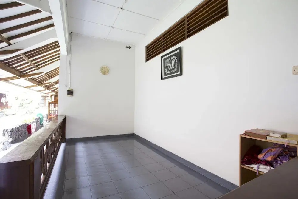 RedDoorz near Terminal Condong Catur 2