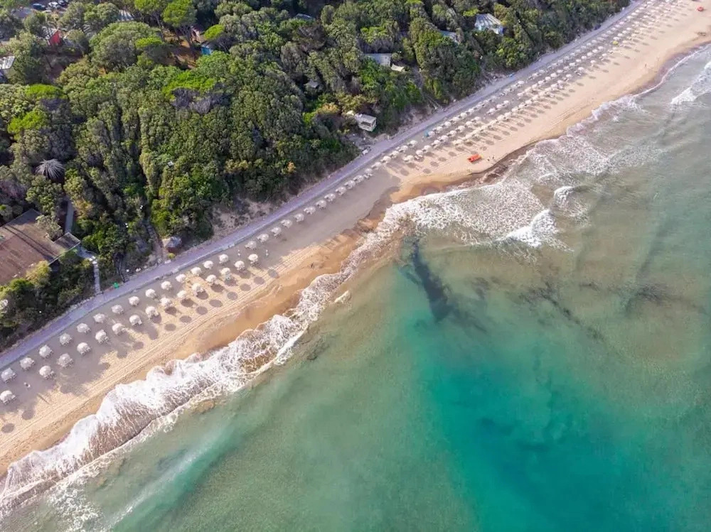 Residence with private beach in San Vincenzo