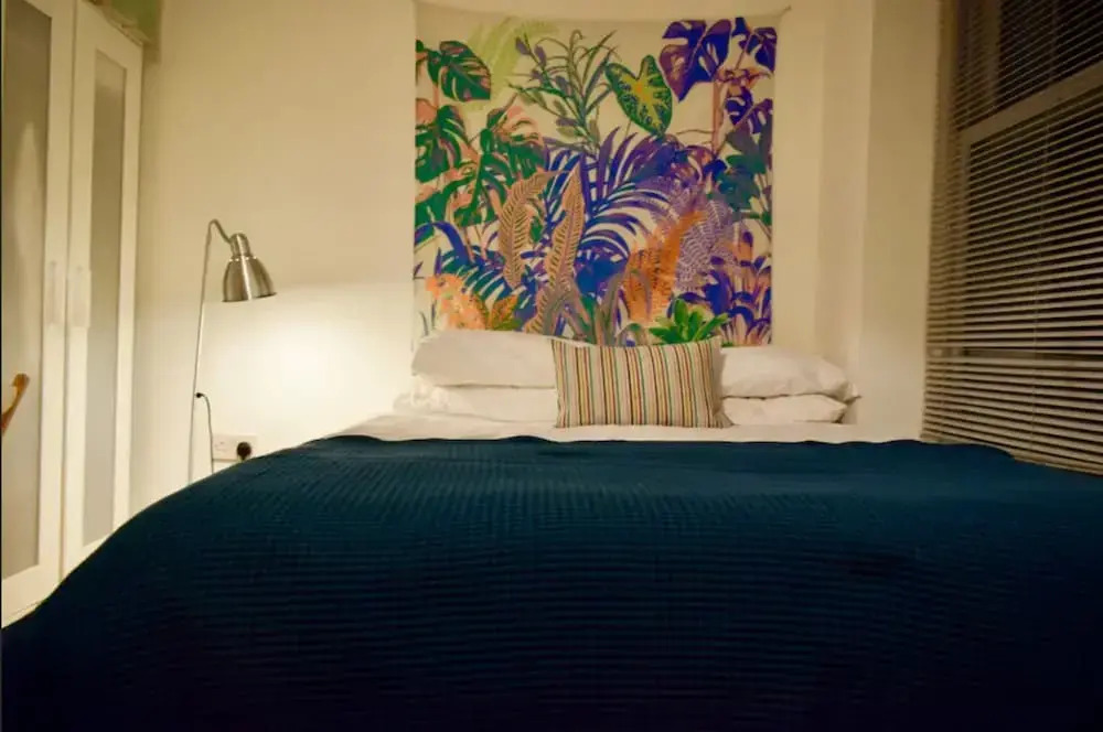 Bright Ensuite Studio Apartment in West Kensington
