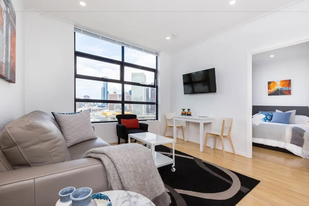 ROLAND, 1BDR Melbourne Apartment