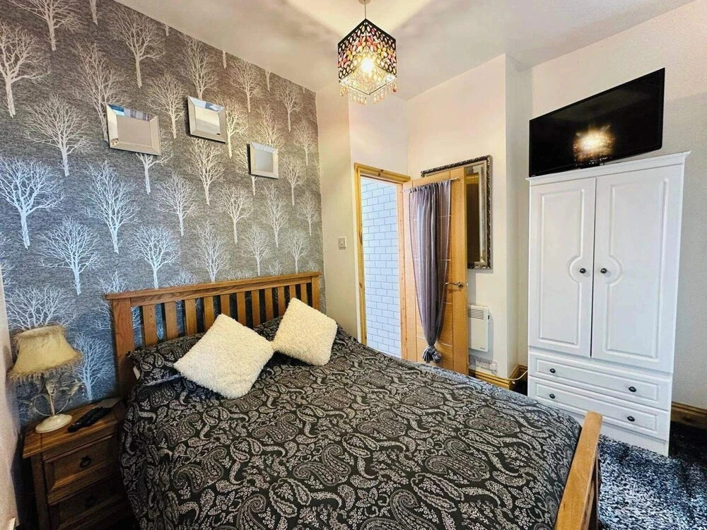 Apartment Sleeps 4 With Beach Access