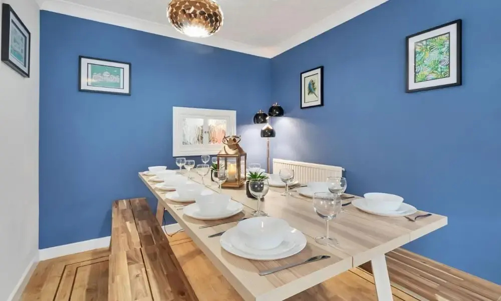 Seabright Townhouse- Super Stylish House- Parking for one Car- Sleeps up to 12