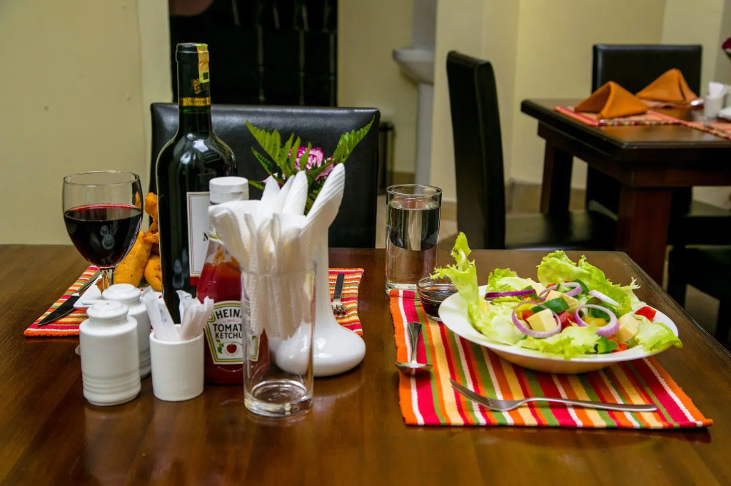 Batians Apartment Hotel