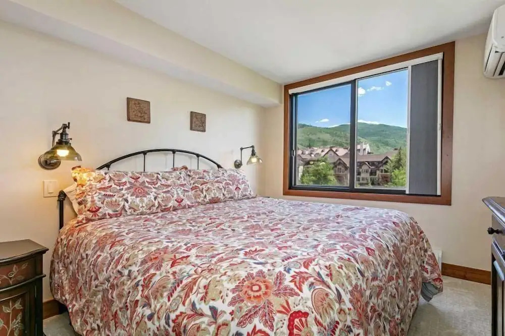 2 Bedroom Antlers Vacation Rental With Incredible Slopeside Views And Just A Short Walk To Gondola And Lionshead Village