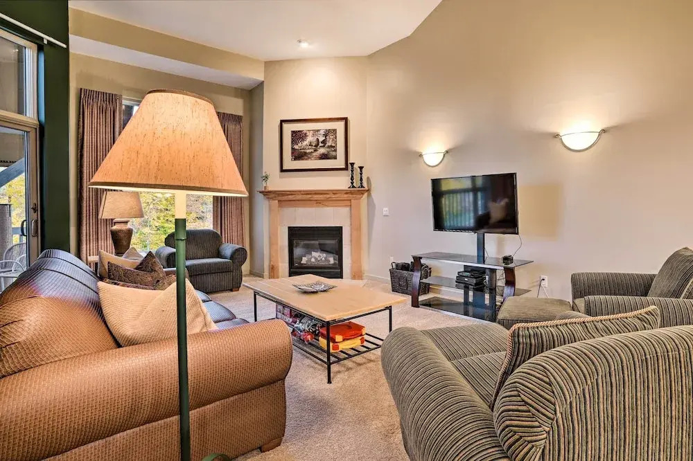 Ski-in/ski-out! Cozy Bellaire Resort Retreat!