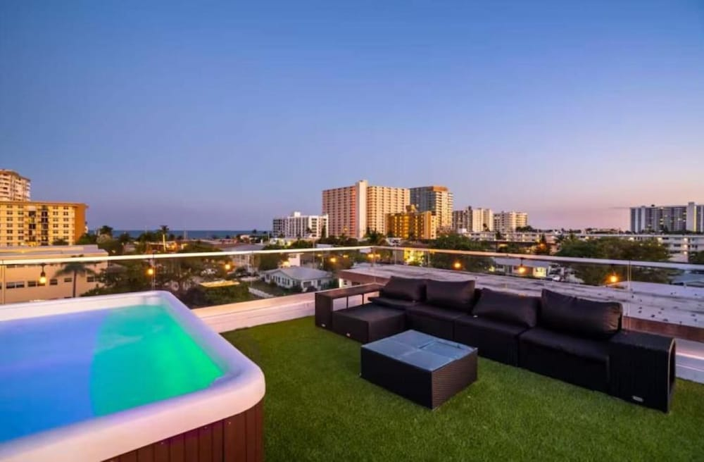Villa 3 Min Walk to Beach Pool