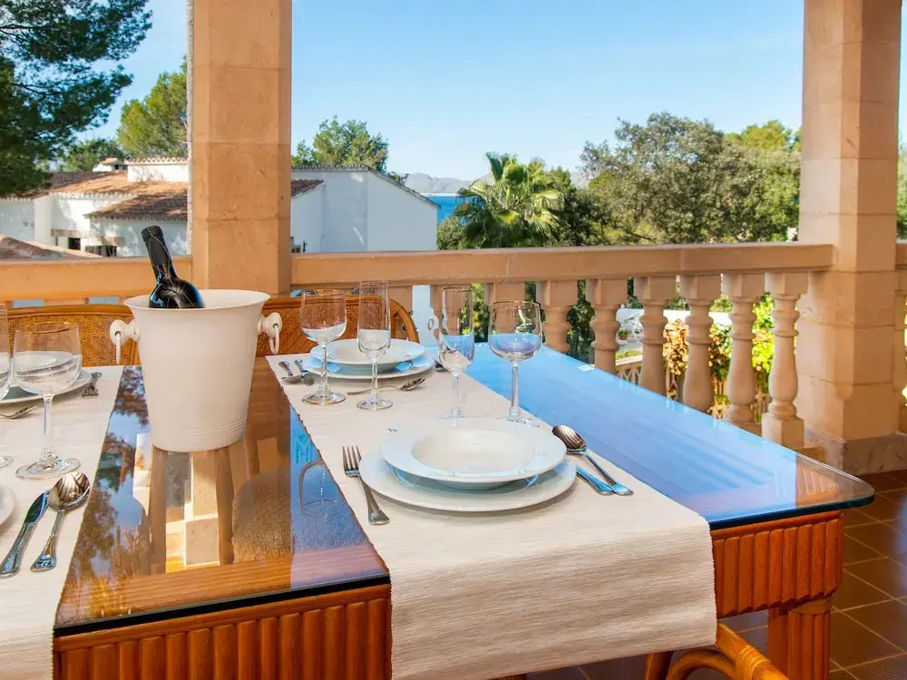 Villa Teix de Bonaire para 10, jardines y vista mar