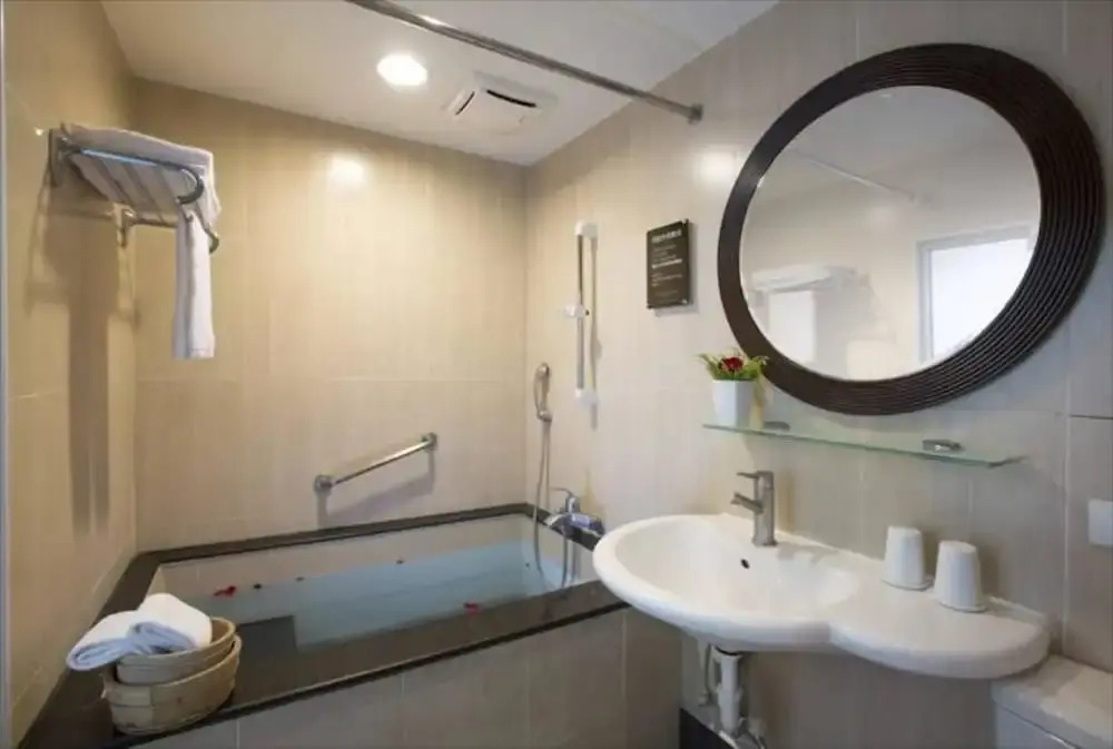 Four Season Beauty Hotel