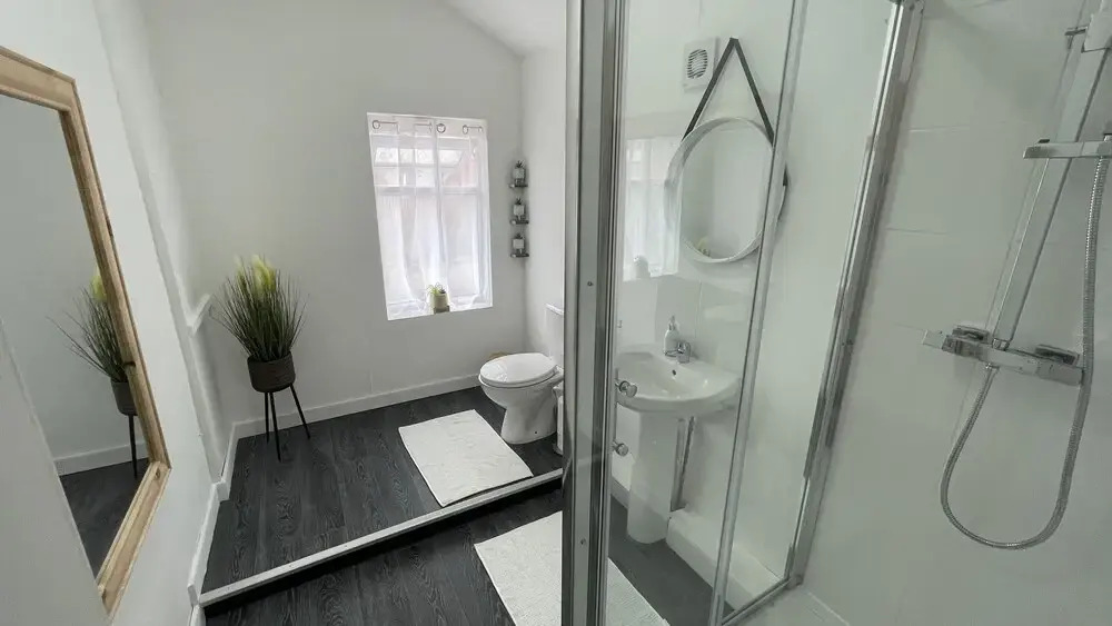 Contractor Accommodation Birmingham Large 6BR Free Parking