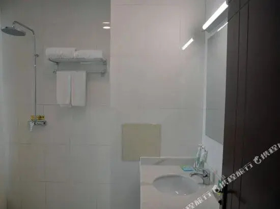 泰安田雨润华商务酒店