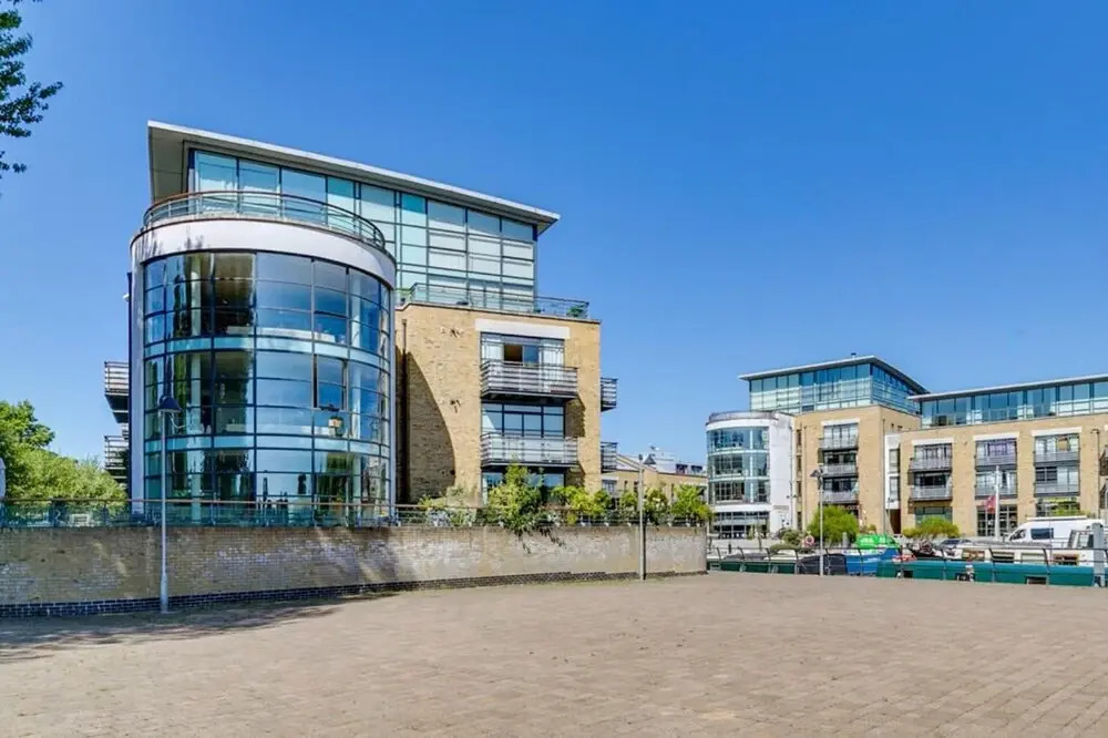 Brand New 2-bed Apartment in Brentford Kew Gardens