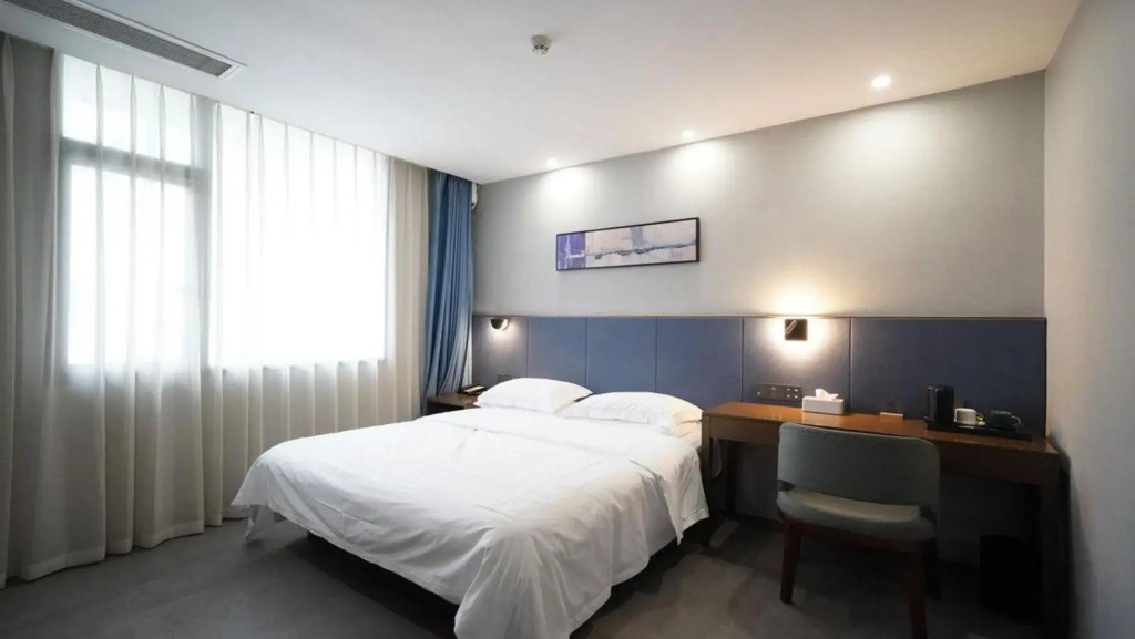 Liangjing Grand Hotel (Jingdezhen People's Square & Yuyaochang Park)