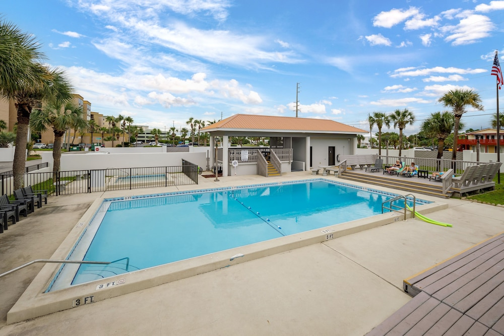 Surf Dweller 405 - Emerald Beach Hide Away