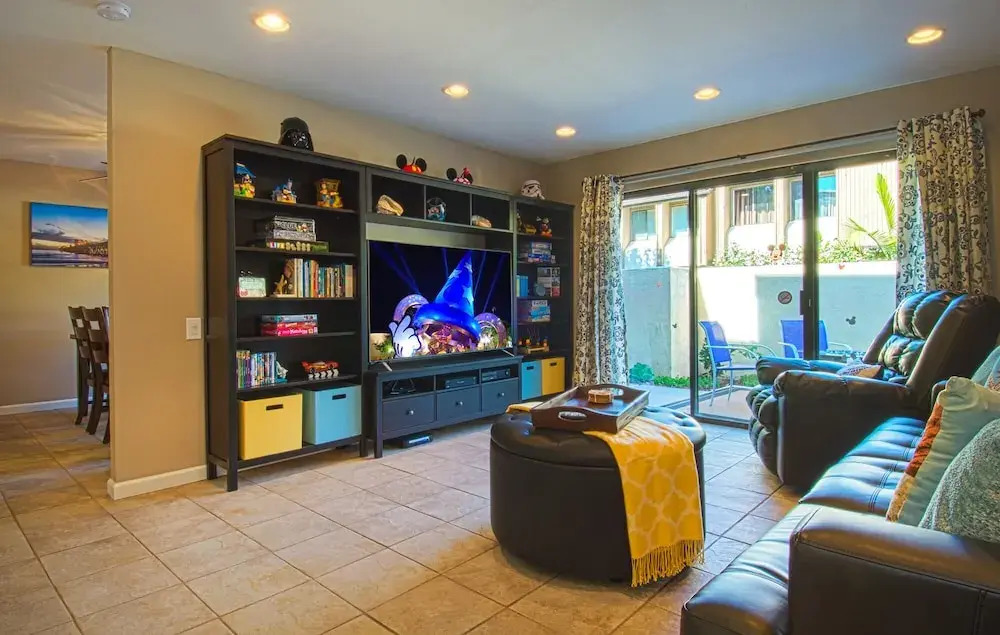 Tron - 3 Br Condo