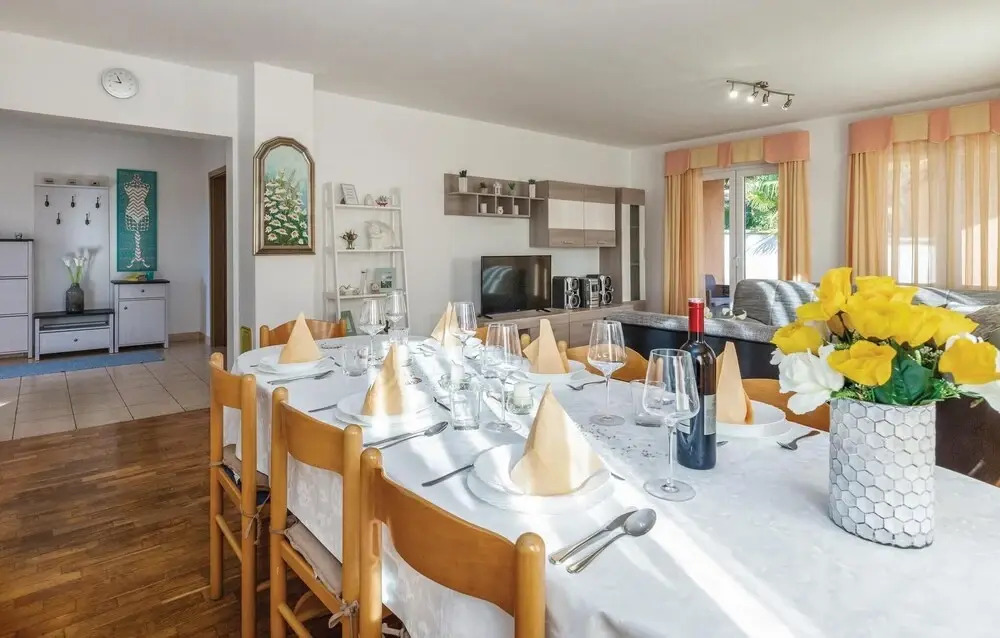 3 Bedroom Beach Front Home In Savudrija