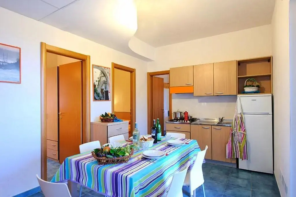 Baia Degli Aranci Suite & Apartments