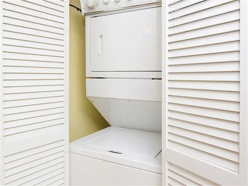 Lagoon Ave #106 - 2 Br condo by RedAwning
