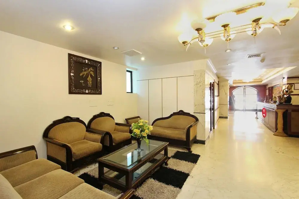 OYO 4452 Hotel Pigeon International