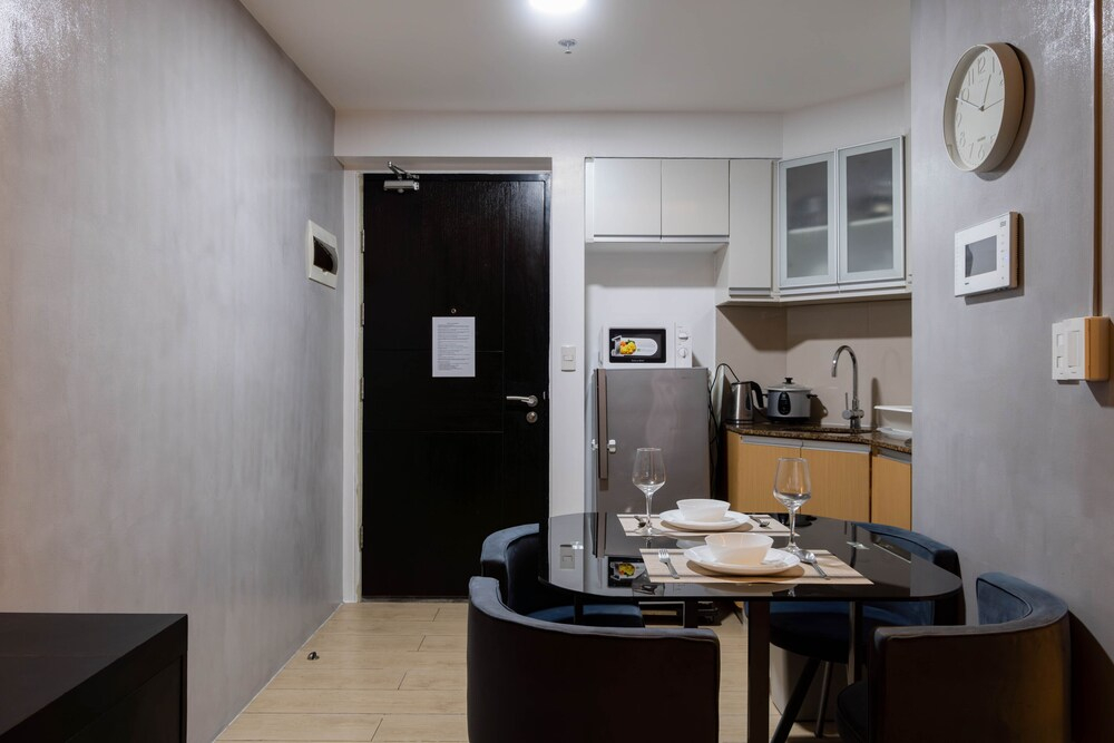 Spacious 1br Near Resorts World Manila Near Naia