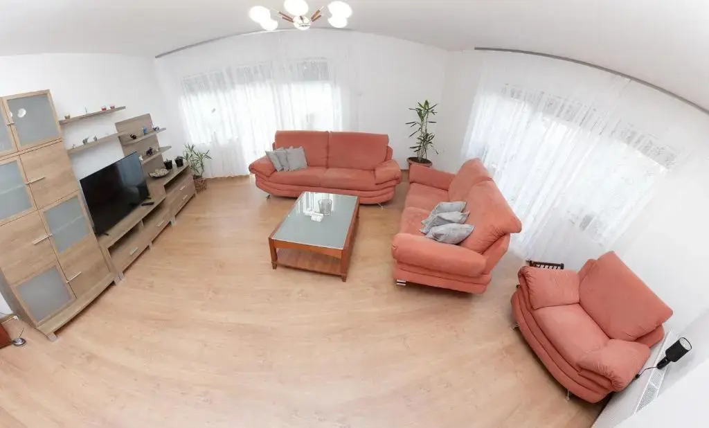 A house, free parking, sauna