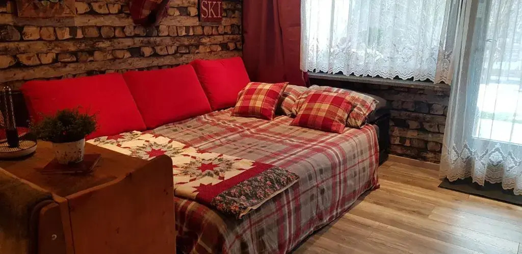 Maisalm, Apt 4