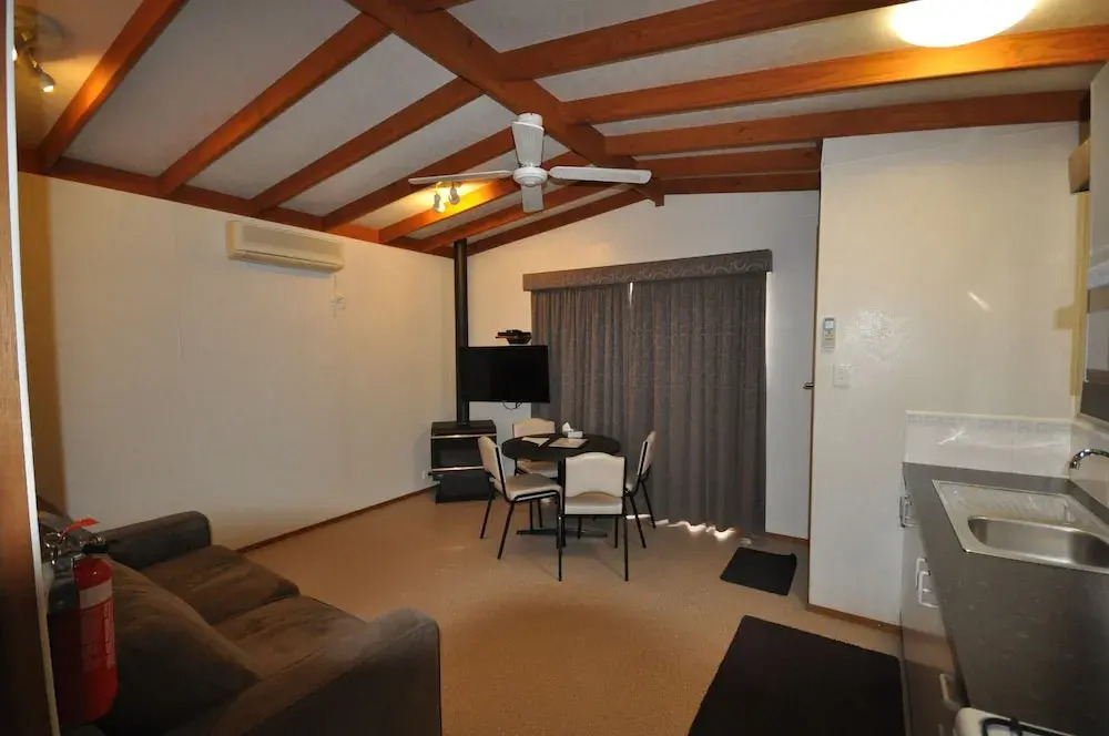 Dylene Caravan Park - 2 Br Family Cabin With Air