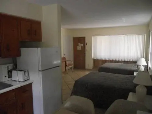 Sundeck Motel and Apartments