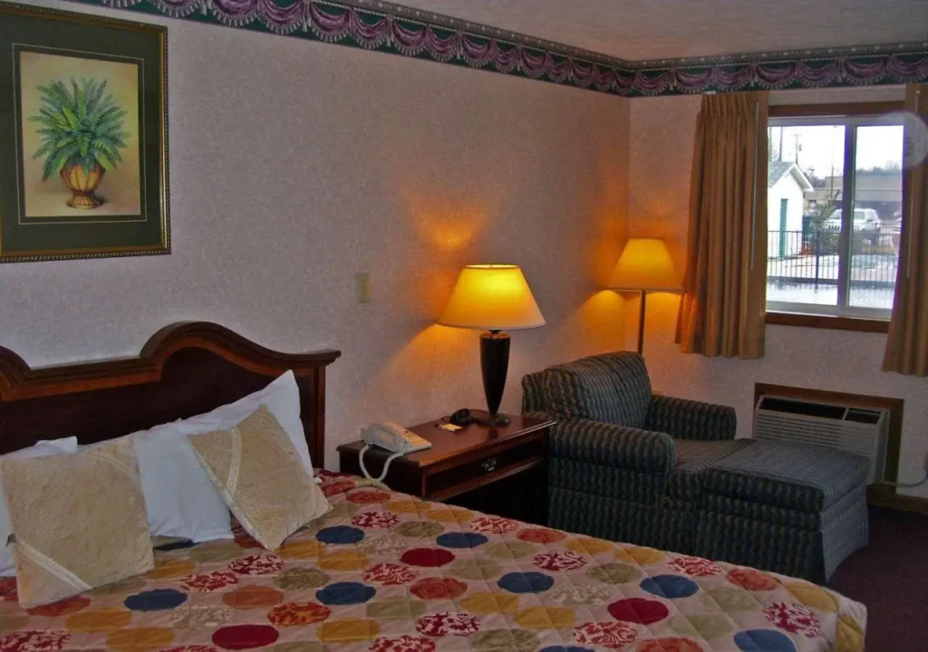 Colonial Inn