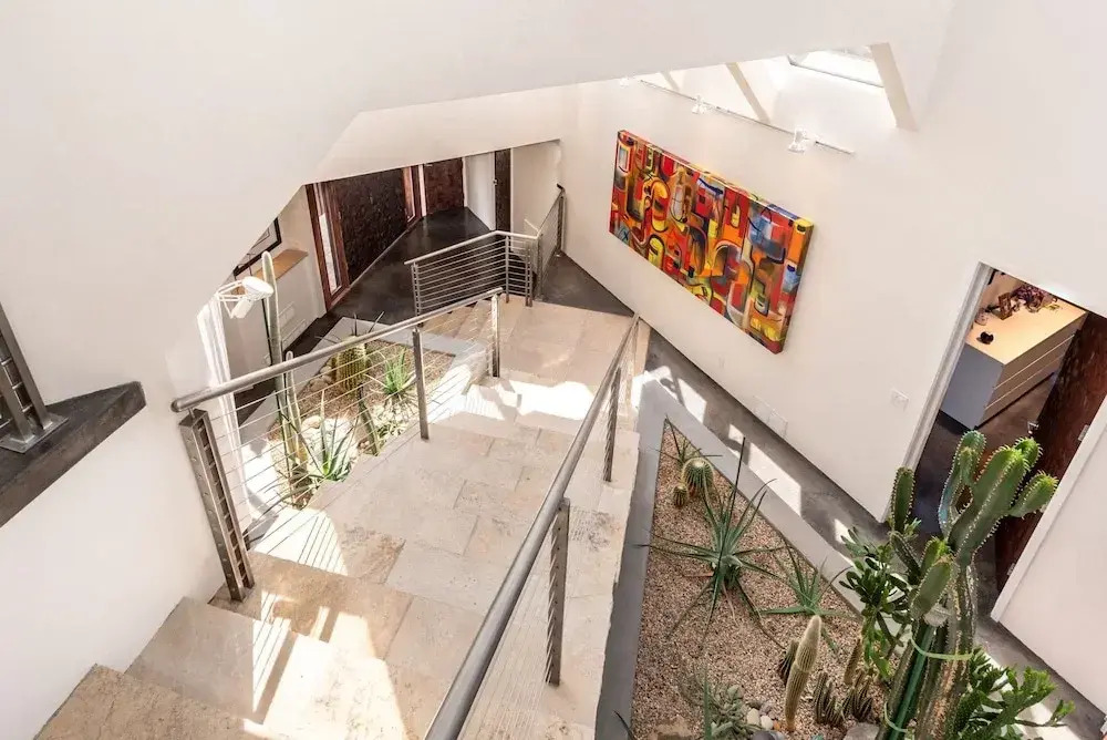 Cliffside Stunning, Luxury 4 BR Min to Skiing!