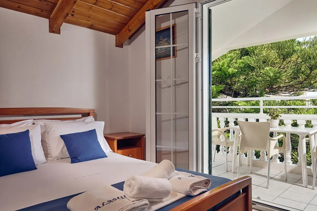 Alamis Hotel & Apartments