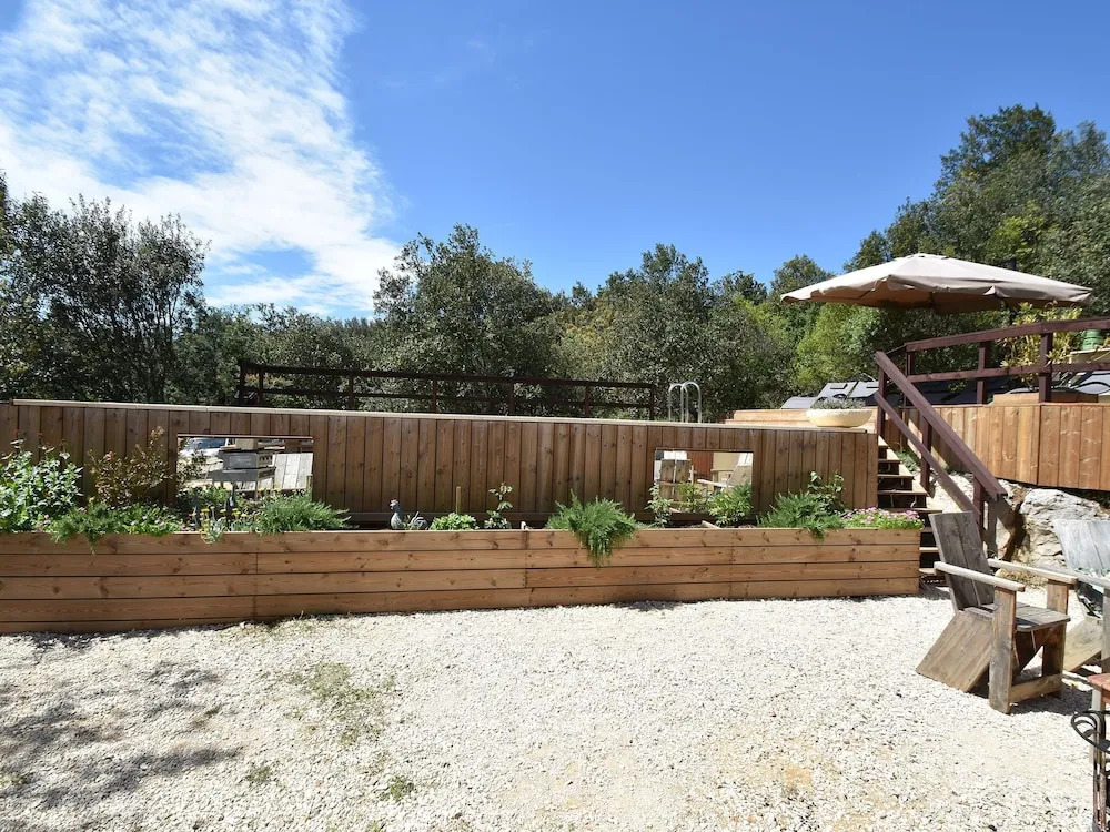 Quaint Villa in Saint-Andre-de-Roquepertuis with Pool