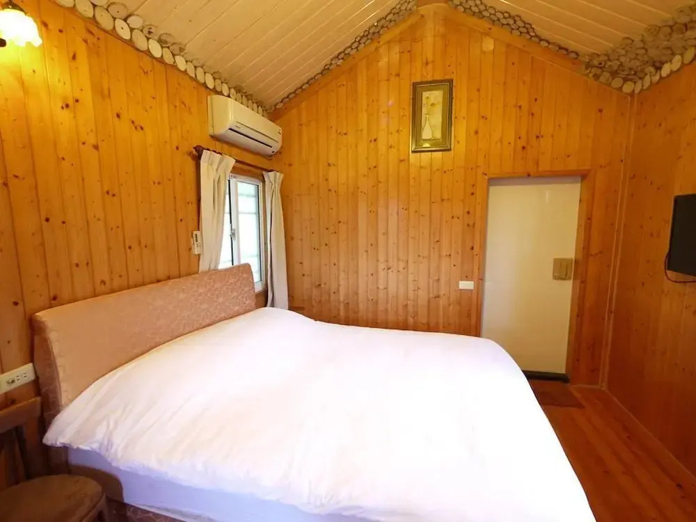 Leisure log cabin
