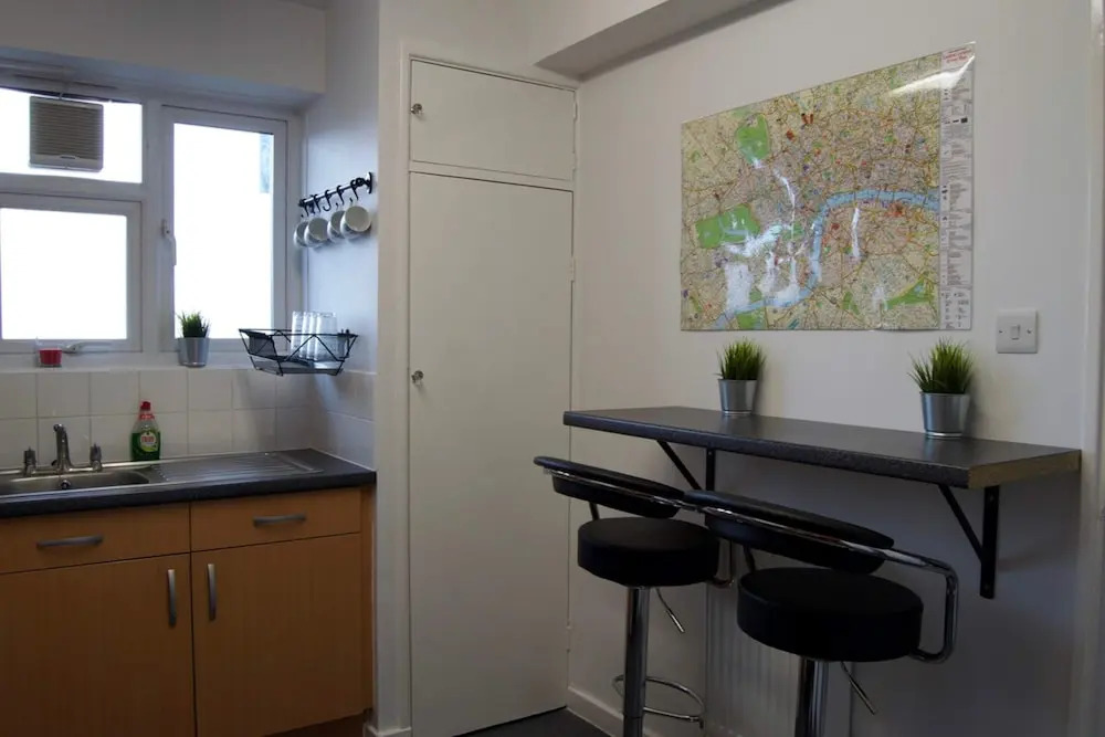 Modern 1 Bedroom in Shadwell With Balcony