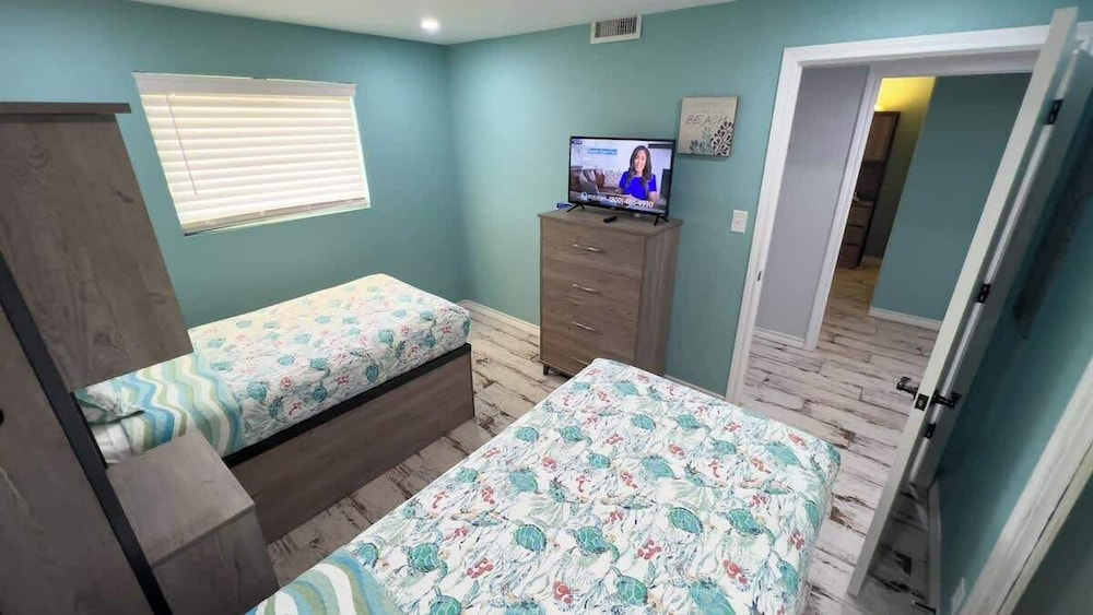 Sweeping 5th Floor Views - Direct Beach - Remodeled