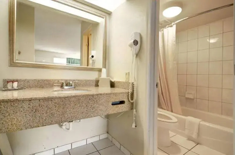 Econo Lodge Oyster Point
