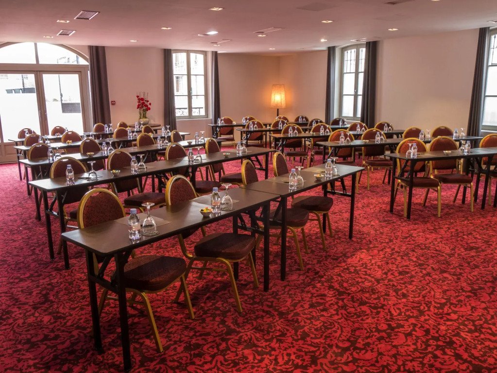 Mercure Maintenon