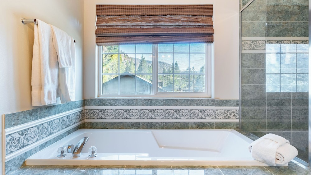 Blitzen by Avantstay Pet-friendly Tahoe Retreat, Near Heavenly Ski Resort