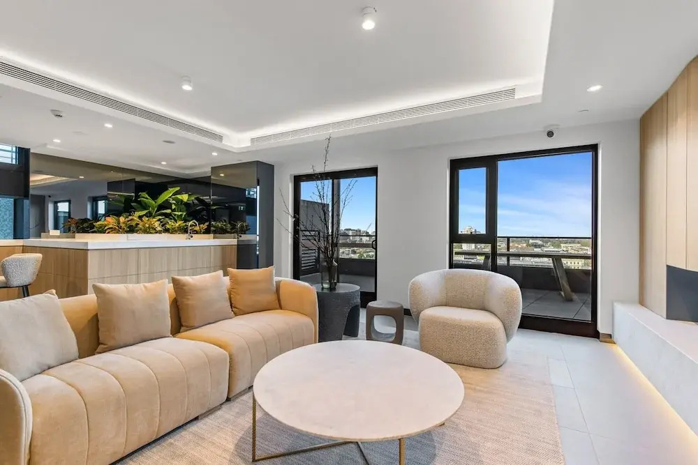 2-bed Inner-city Pad With Pool