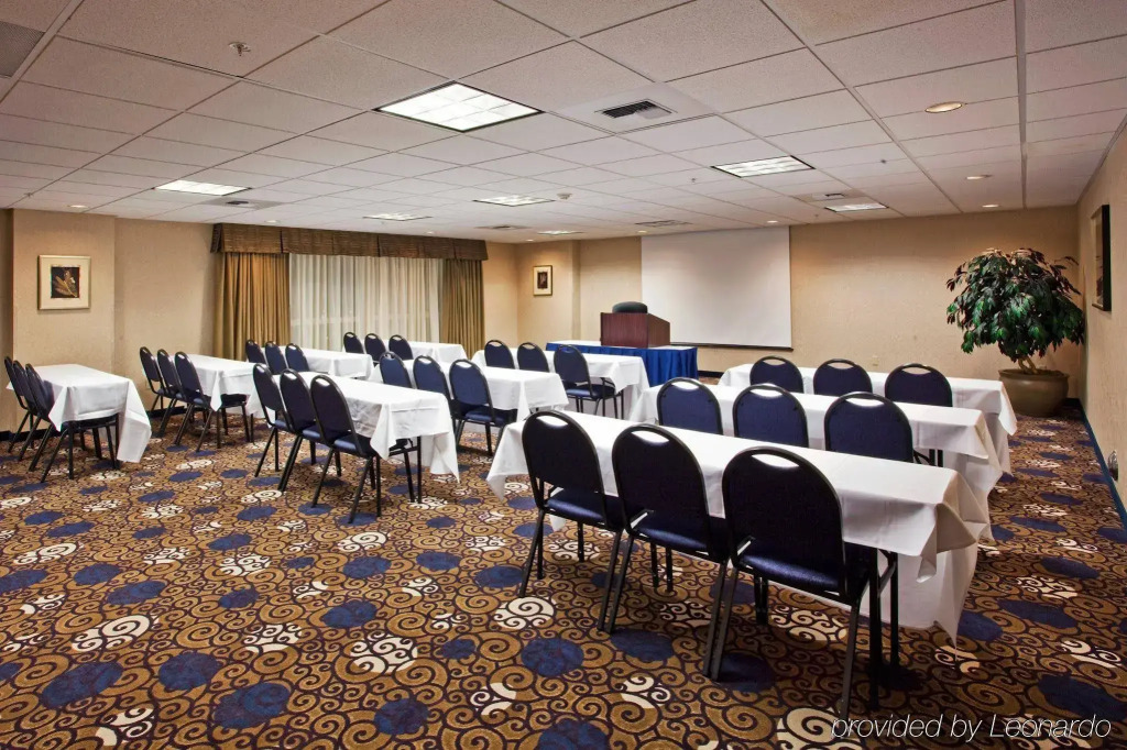 Holiday Inn Express Hotel & Suites SeaTac by IHG