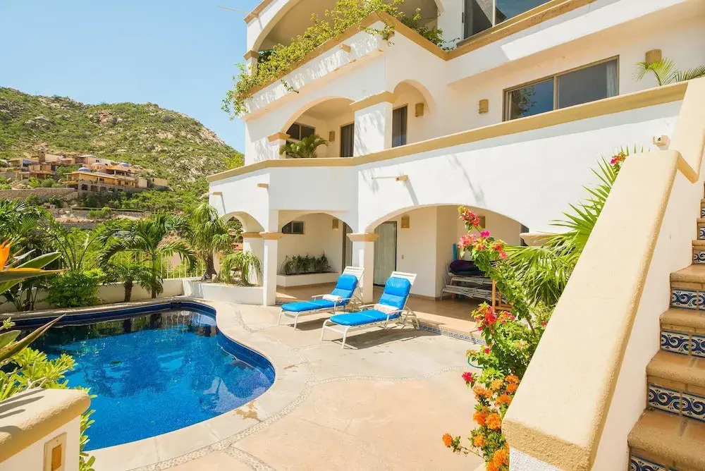Steps From Downtown & Marina, 6 Bedrooms for 14 People; Villa Victoria