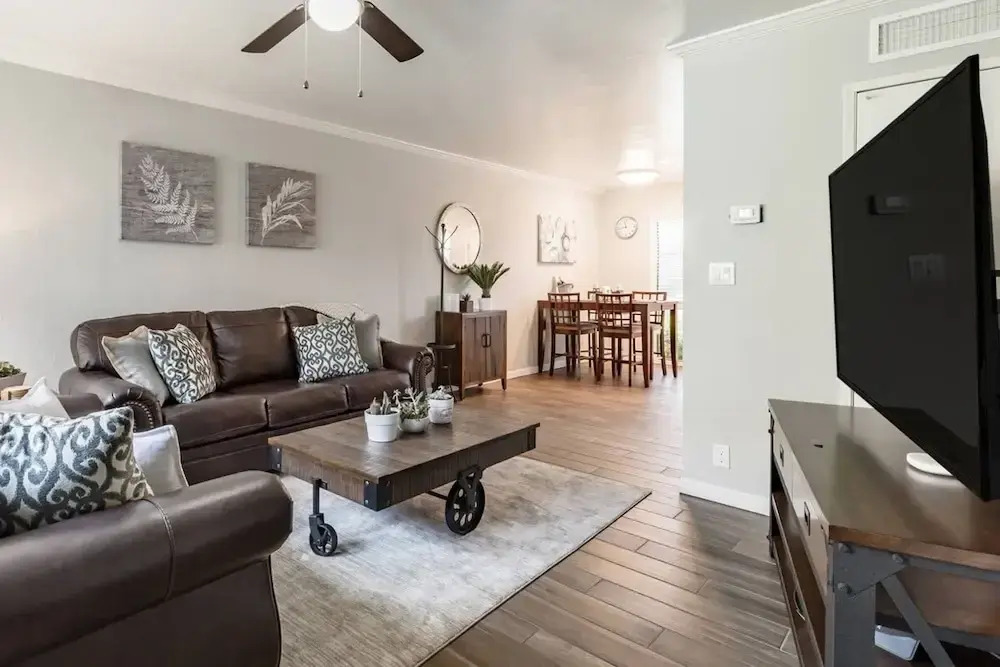 Rustic Modern Townhouse Old Town 4 Heated Pools