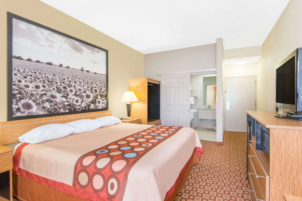 Super 8 by Wyndham Wichita South