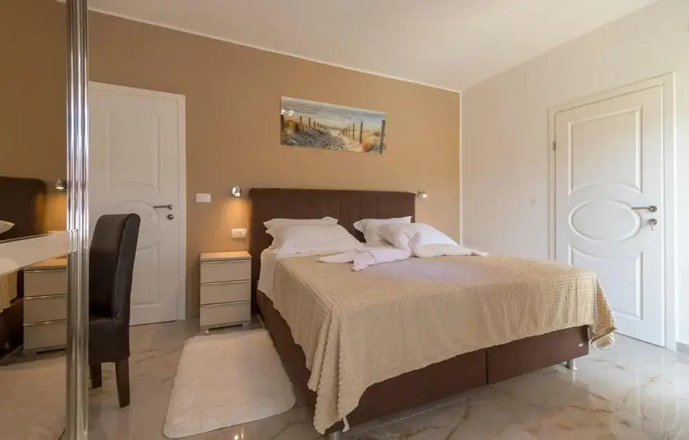 Nice home in Dubrava kod Sibenika w/ Outdoor swimming pool, WiFi and 5 Bedrooms