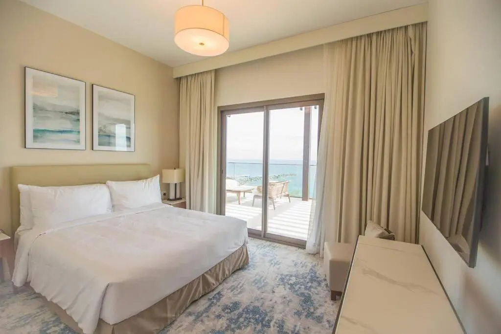 Luxurious 5 Bedroom Apartment - Full Ocean view