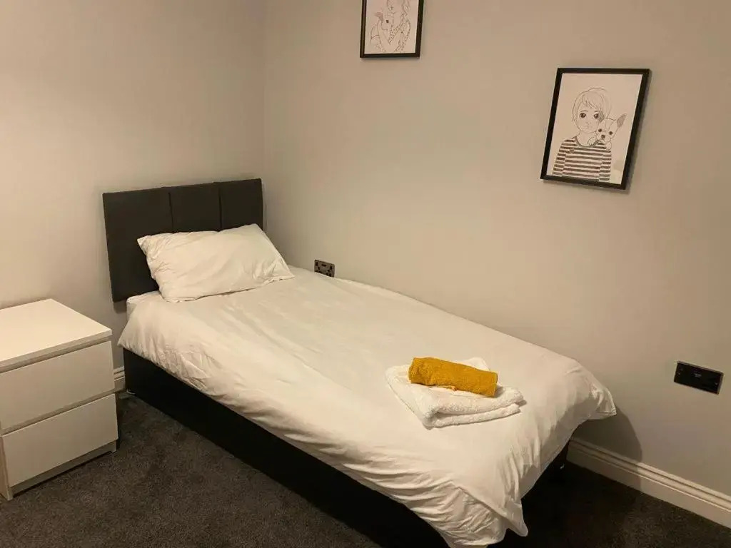 Beautifully refurbished 2 bedroom self-contained apartment with secure parking