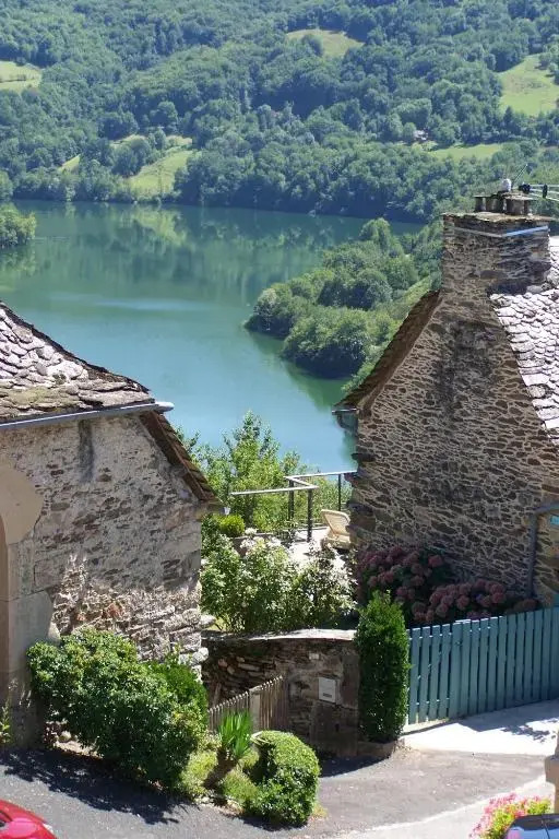 Les Hôtes du Lac, Chambres et tables dhôtes
