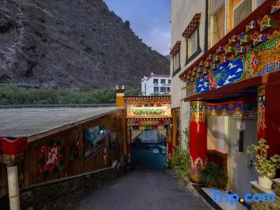 Jiaju Fengqing Hotel